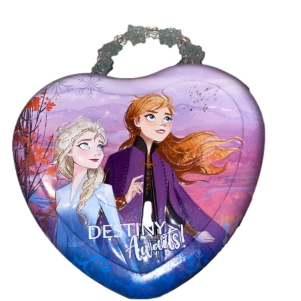Disney Frozen Valentines Day Heart Shaped Tin EMPTY or Can be used as a Purse!